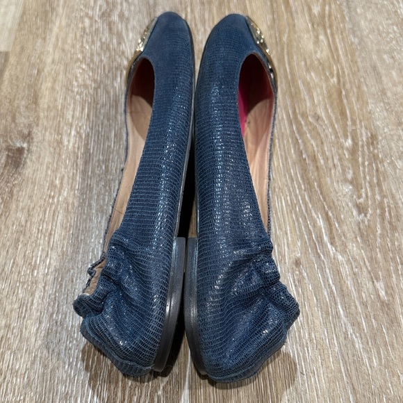 Lilly Pulitzer Size 9.5 Blue / Gold Logo Flats with Pink Insole - Picture 5 of 10